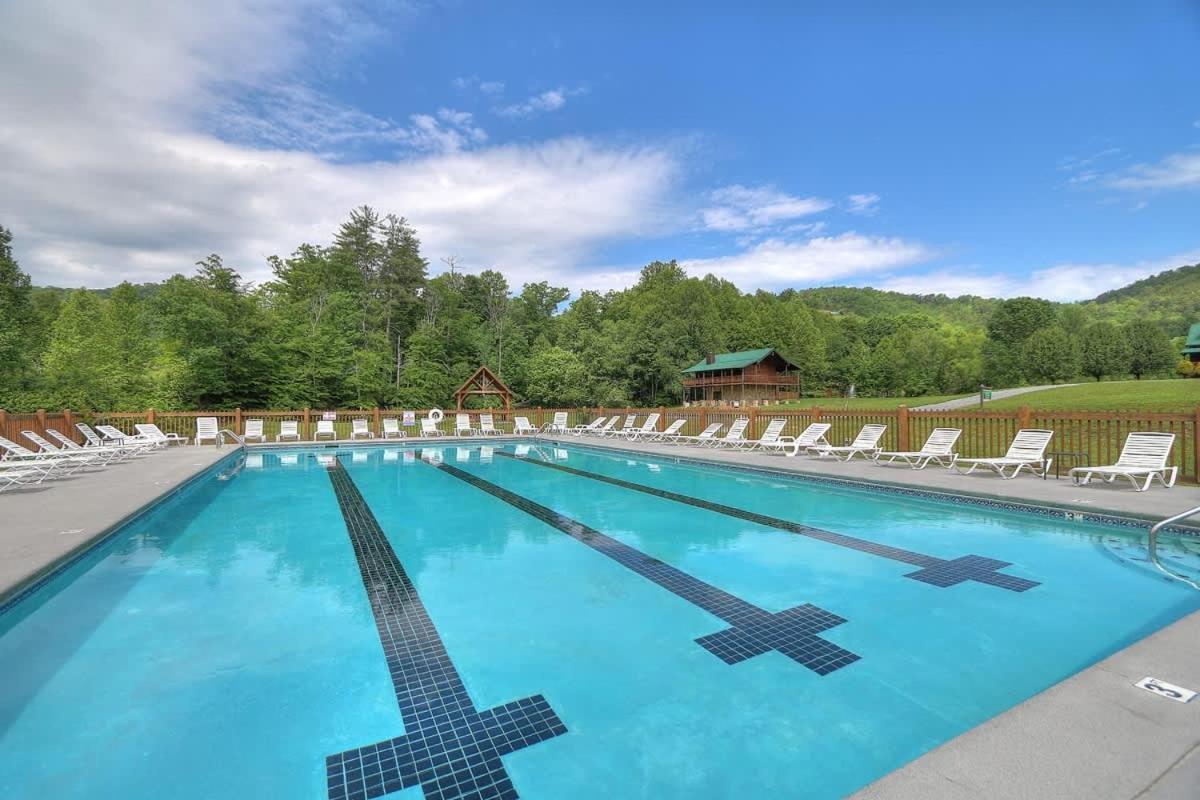 Beautiful View! Log Cabin,Fireplace,Hot Tub,Arcade,Pool,Fishing Sevierville Exterior foto