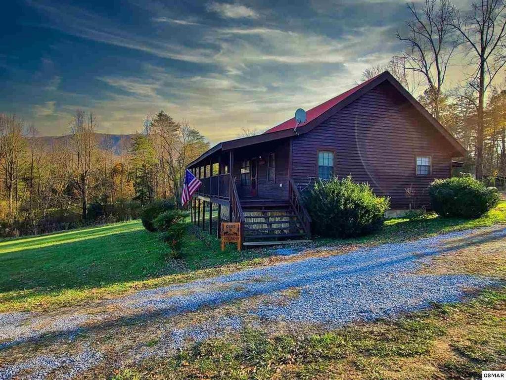 Beautiful View! Log Cabin,Fireplace,Hot Tub,Arcade,Pool,Fishing Sevierville Exterior foto