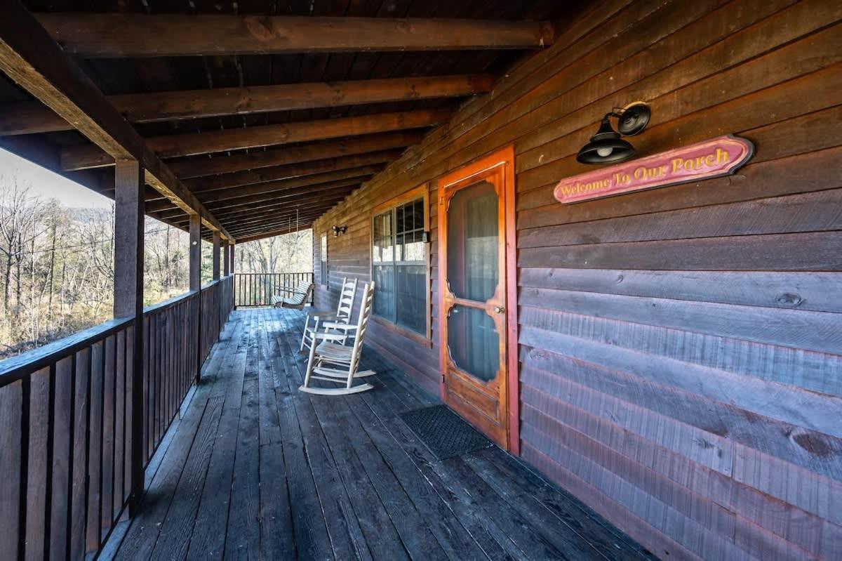Beautiful View! Log Cabin,Fireplace,Hot Tub,Arcade,Pool,Fishing Sevierville Exterior foto